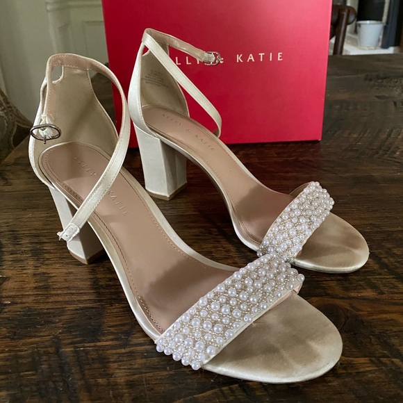 Silver Satin Kelly & Katie Hildie Sandal with 3.5" heel and pearl beads 9.5 M - Picture 1 of 11